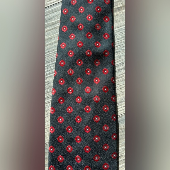 Dior Black and Red Silk Tie with Classic Pattern - Picture 3 of 10